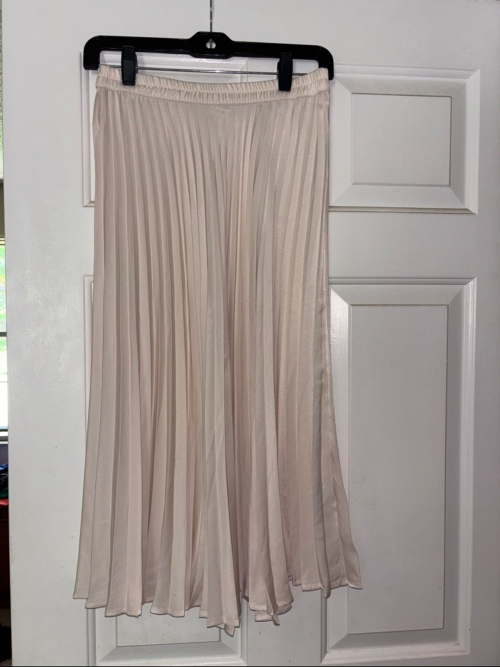 Xirena Pleated Midi Skirt in Light Beige